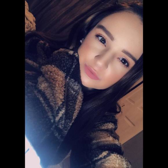 Meet your Posher, Allison - Picture 1 of 1